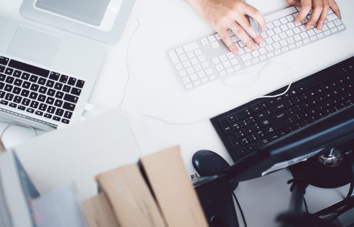 apple-desk-office-working-8841